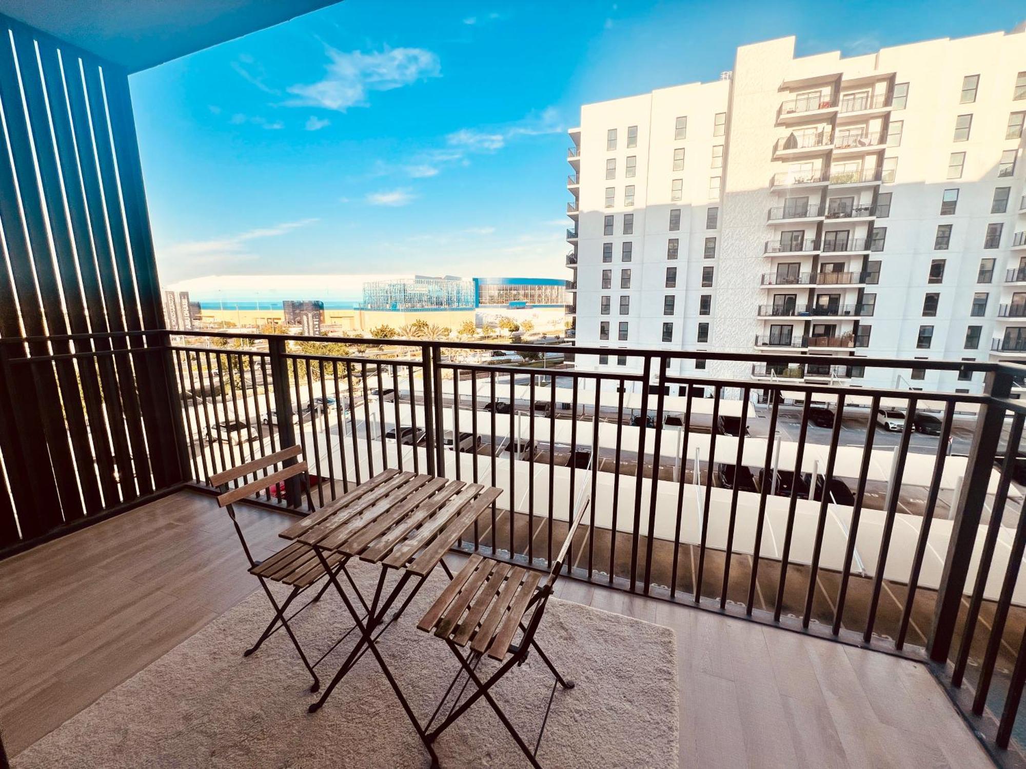 Apartment Yas Island 1br Balcony Near Sea World,etihad Arena