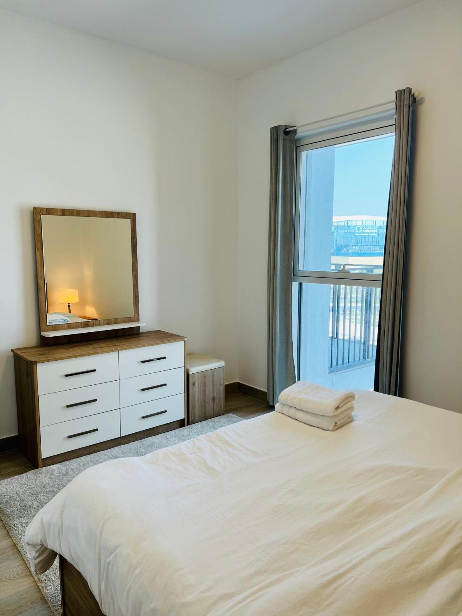 Yas Island 1br Balcony Near Sea World,etihad Arena